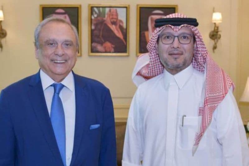 السفير السعودي يطٌلع من حبيب على مشاريع مصرف الإسكان